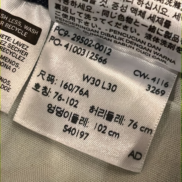 COPY - Levis 501 with minimal distressing, size 30 x 30. - Picture 9 of 15